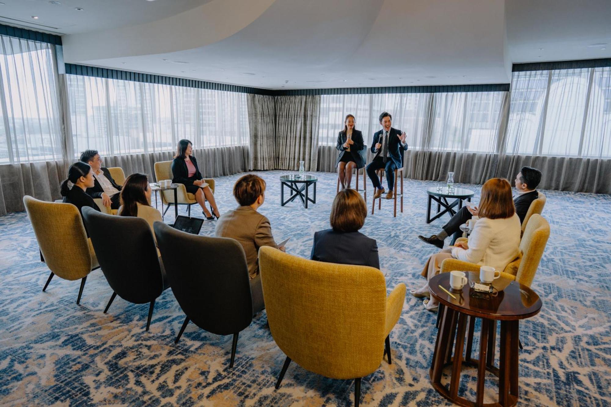 Voco Orchard Singapore By Ihg Luaran gambar A meeting of the National Security Council